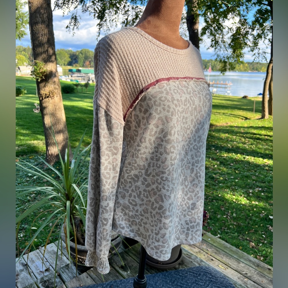 Knox Rose Textured Knit Sweater with Pink and Black Accents